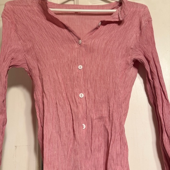 ❤️❤️ - Pink button up top - Picture 2 of 6